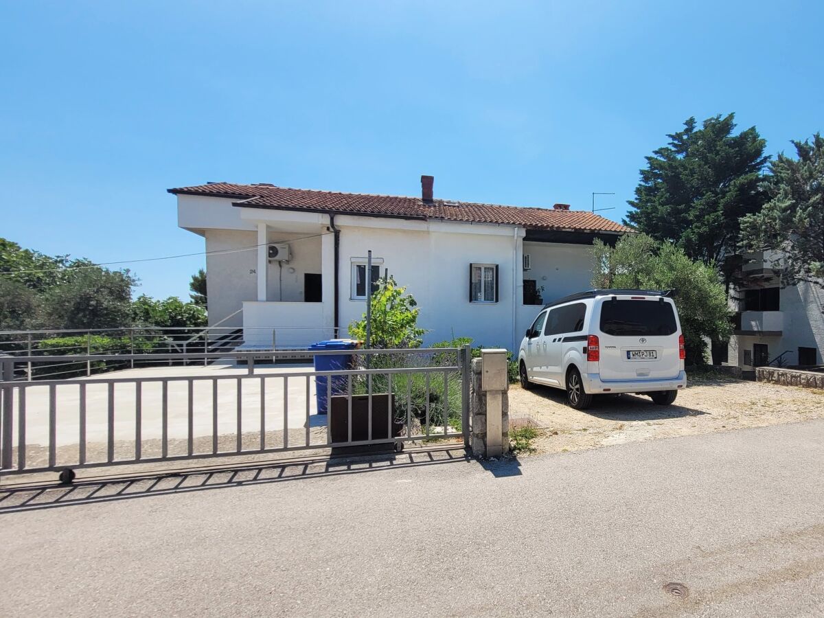 Apartment Two bedroom apartment with terrace and sea view Krk A-23675-a - Outdoor photo 2