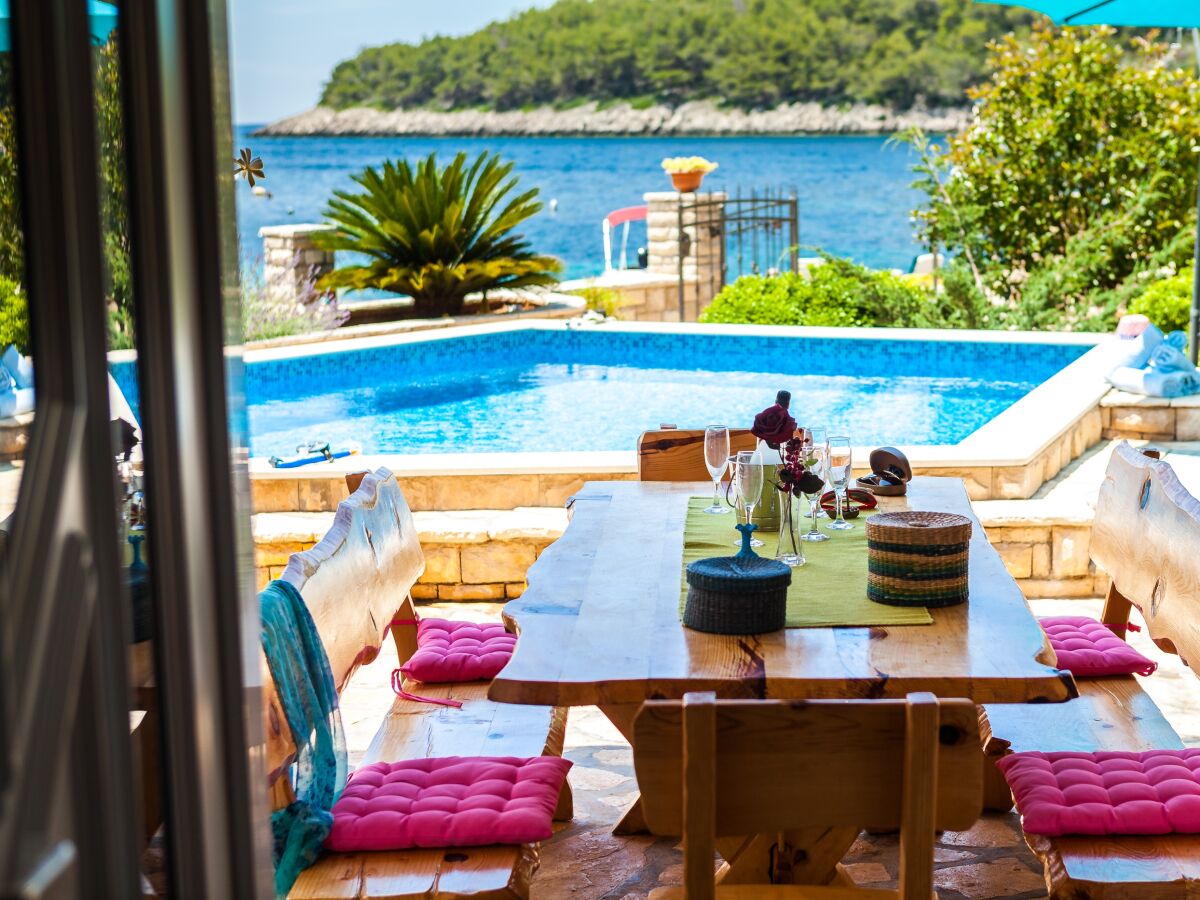 Holiday house Comfortable and spacious house near beach Gršćica, Korčula K-23487