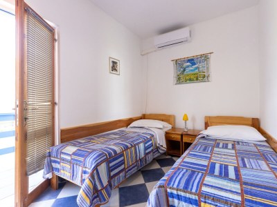 Apartment Studio flat with balcony Sućuraj, Hvar AS-6852-i in Sućuraj - Apartment