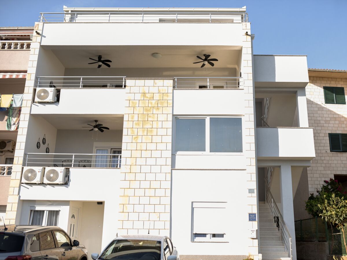 Apartment Three bedroom apartment with terrace and sea view Makarska A-19795-d - Outdoor photo 2