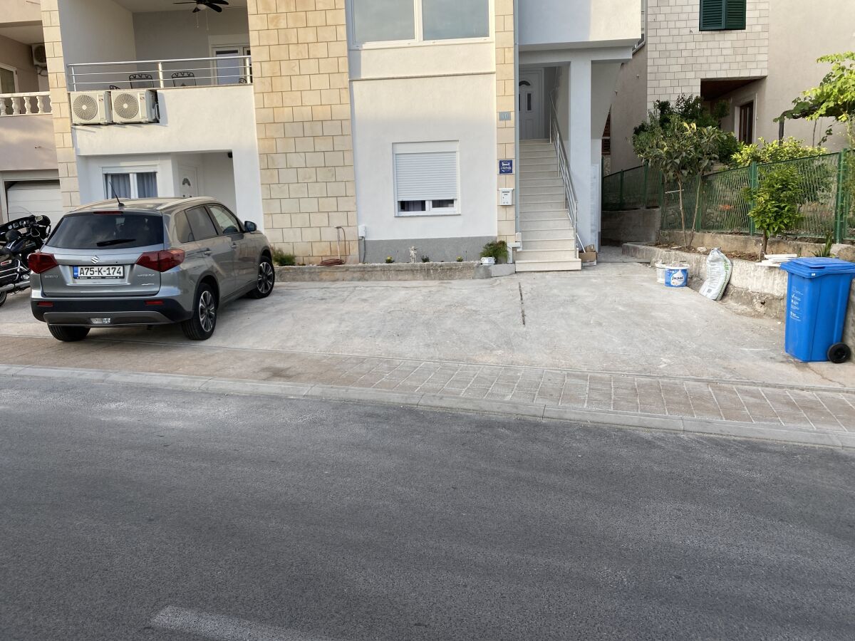 Apartment Three bedroom apartment with terrace and sea view Makarska A-19795-d - Outdoor photo 4