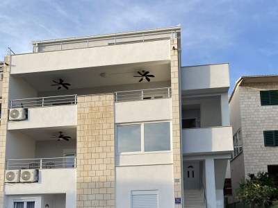 Apartment Three bedroom apartment with terrace and sea view Makarska A-19795-d - Outdoor photo 3