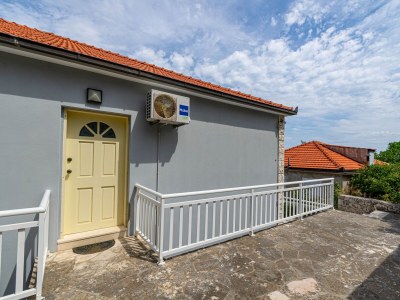 Apartment One bedroom apartment near beach Prigradica, Korčula A-14341-a - Outdoor photo 5