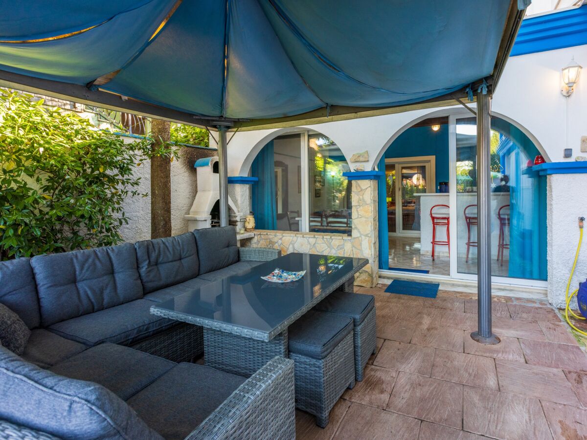 Apartment Two bedroom apartment with terrace Banjole, Pula A-14391-a