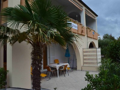 Apartment Two bedroom apartment with terrace Punat, Krk A-16307-a - Outdoor photo 23