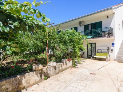 Apartment Two bedroom apartment with balcony Marina, Trogir A-14258-a in Marina - Apartment