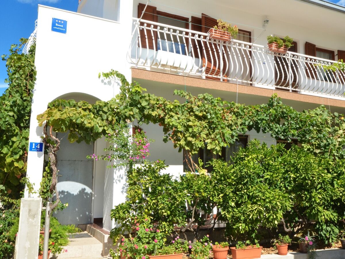 Apartment Two bedroom apartment near beach Vinišće, Trogir A-16485-a - Outdoor photo 2