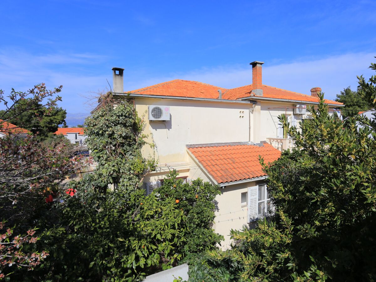 Apartment Two bedroom apartment with balcony and sea view Supetar, Brač A-16656-b