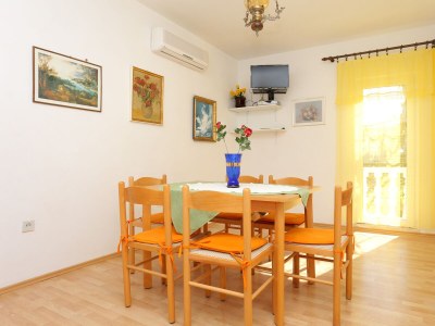 Apartment Two bedroom apartment with balcony and sea view Supetar, Brač A-16656-b - Outdoor photo 10