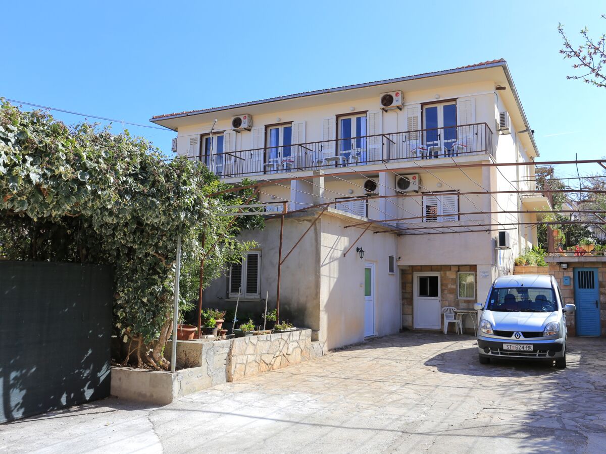 Apartment Two bedroom apartment with balcony and sea view Supetar, Brač A-16656-c - Outdoor photo 2