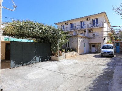 Apartment Two bedroom apartment with balcony and sea view Supetar, Brač A-16656-c - Outdoor photo 9