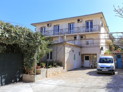 Apartment Studio flat with balcony Supetar, Brač AS-16656-a - Outdoor photo 2