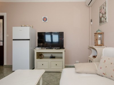 Apartment One bedroom apartment with terrace and sea view Barbat, Rab A-16723-b - Outdoor photo 13