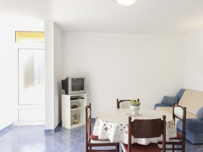 Apartment Two bedroom apartment with terrace and sea view Supetarska Draga - Gonar, Rab A-16738-a - Outdoor photo 7