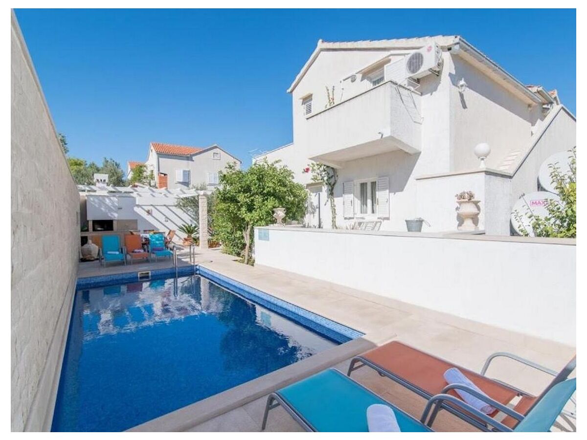 Apartment Two bedroom apartment with terrace and sea view Supetar, Brač A-16774-b