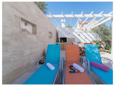 Apartment One bedroom apartment with terrace and sea view Supetar, Brač A-16774-c - Outdoor photo 7