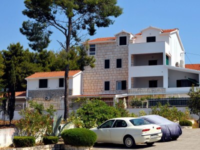Apartment Two bedroom apartment with terrace and sea view Sutivan, Brač A-16846-a - Outdoor photo 3