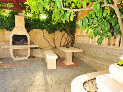 Apartment Two bedroom apartment with terrace and sea view Sutivan, Brač A-16846-a - Outdoor photo 8