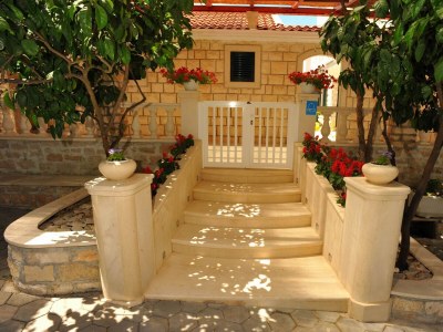 Apartment Two bedroom apartment with terrace and sea view Sutivan, Brač A-16846-a - Outdoor photo 12