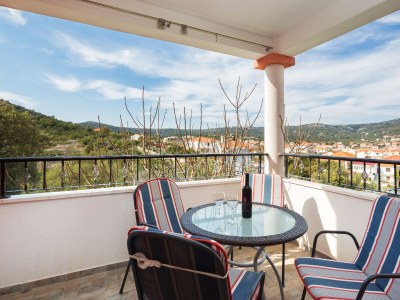 Apartment One bedroom apartment with terrace and sea view Vinišće, Trogir A-16928-a in Vinisce - Apartment