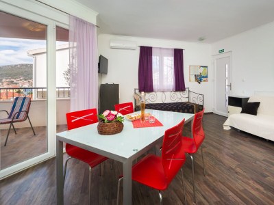 Apartment One bedroom apartment with terrace and sea view Vinišće, Trogir A-16928-a - Outdoor photo 14