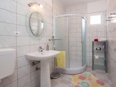 Apartment One bedroom apartment with terrace and sea view Vinišće, Trogir A-16928-a - Outdoor photo 25