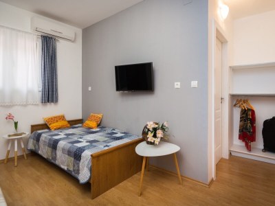 Apartment One bedroom apartment with terrace Vinišće, Trogir A-16928-b - Outdoor photo 12