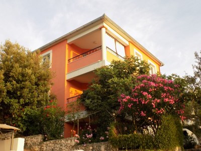 Apartment Two bedroom apartment with terrace and sea view Vinišće, Trogir A-16928-c - Outdoor photo 2