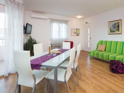 Apartment Two bedroom apartment with terrace and sea view Vinišće, Trogir A-16928-c - Outdoor photo 11