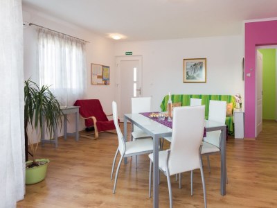 Apartment Two bedroom apartment with terrace and sea view Vinišće, Trogir A-16928-c - Outdoor photo 15