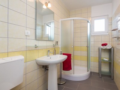 Apartment Two bedroom apartment with terrace and sea view Vinišće, Trogir A-16928-c - Outdoor photo 24