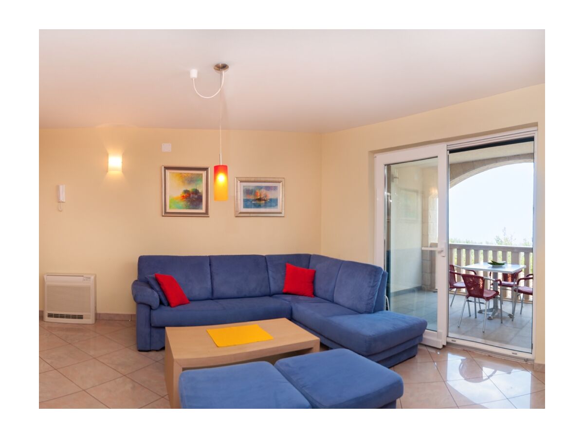 Apartment Two bedroom apartment with balcony and sea view Postira, Brač A-15242-a - Outdoor photo 4