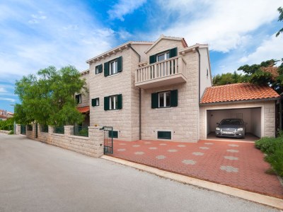 Apartment Two bedroom apartment with balcony and sea view Postira, Brač A-15242-a in Postira - Apartment