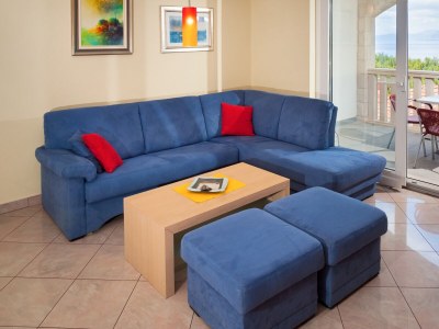 Apartment Two bedroom apartment with balcony and sea view Postira, Brač A-15242-a - Outdoor photo 5