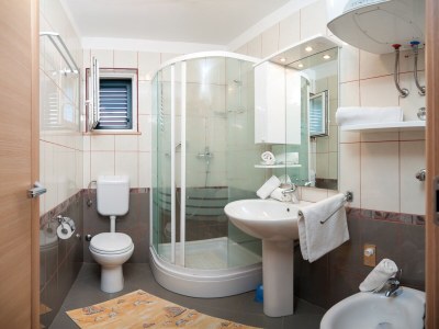 Apartment Two bedroom apartment with balcony and sea view Postira, Brač A-15242-c - Outdoor photo 11