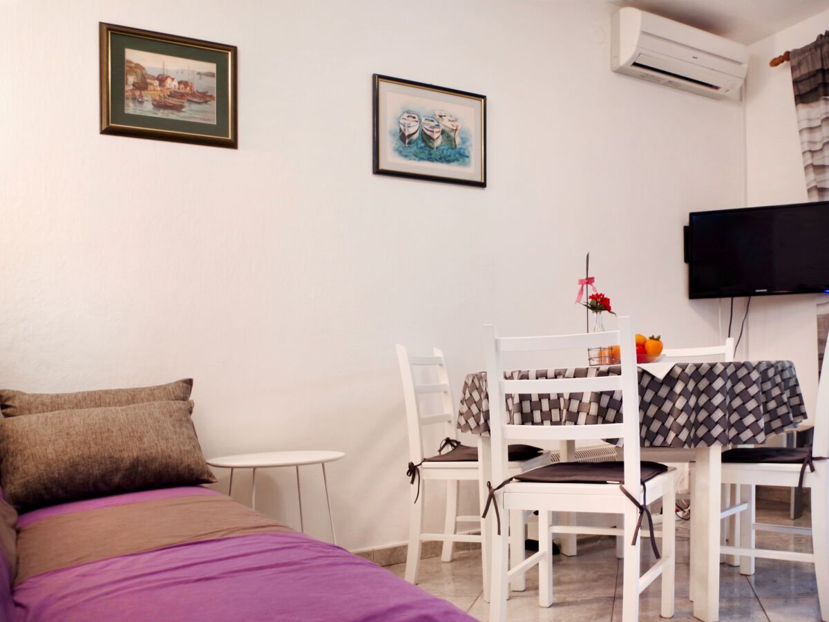 Apartment Two bedroom apartment with terrace Rogoznica A-15876-b