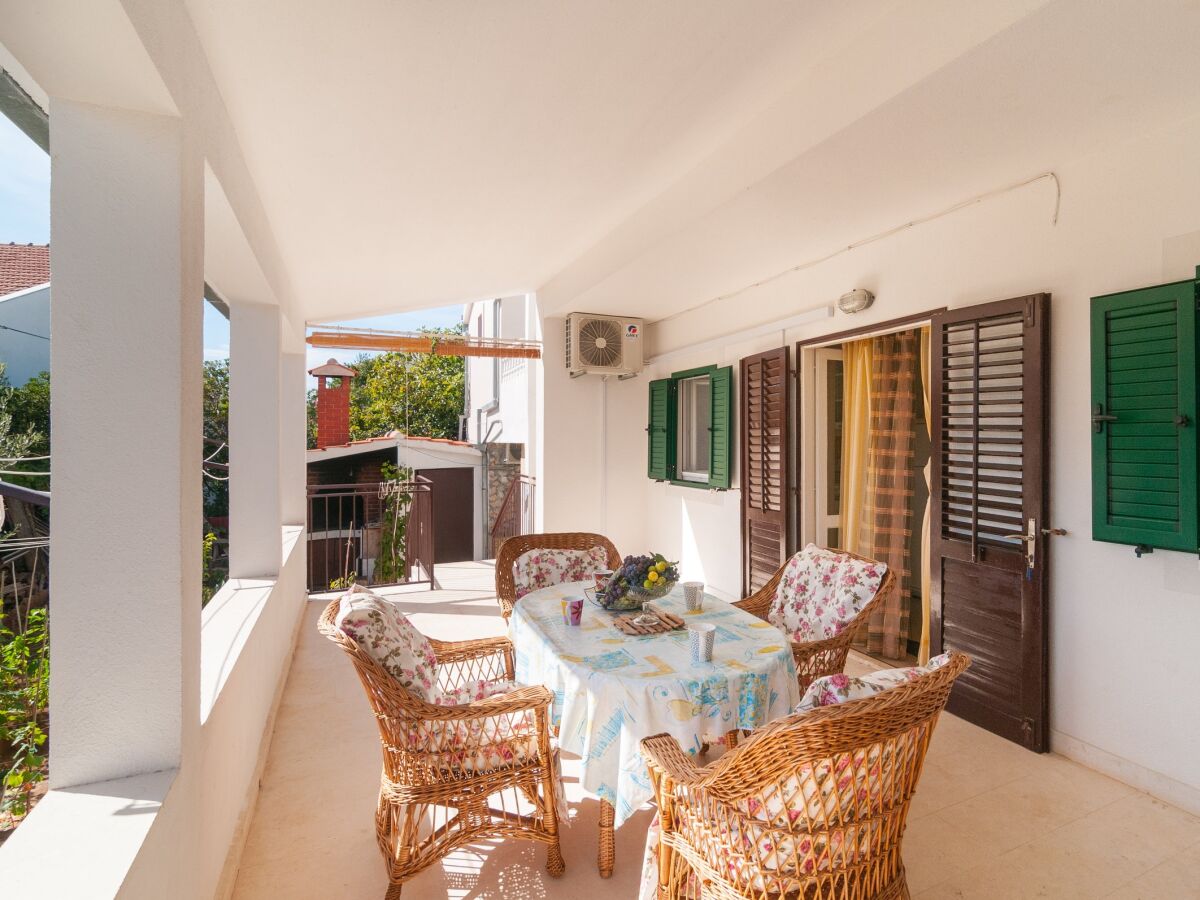 Apartment Two bedroom apartment with terrace Rogoznica A-15551-a