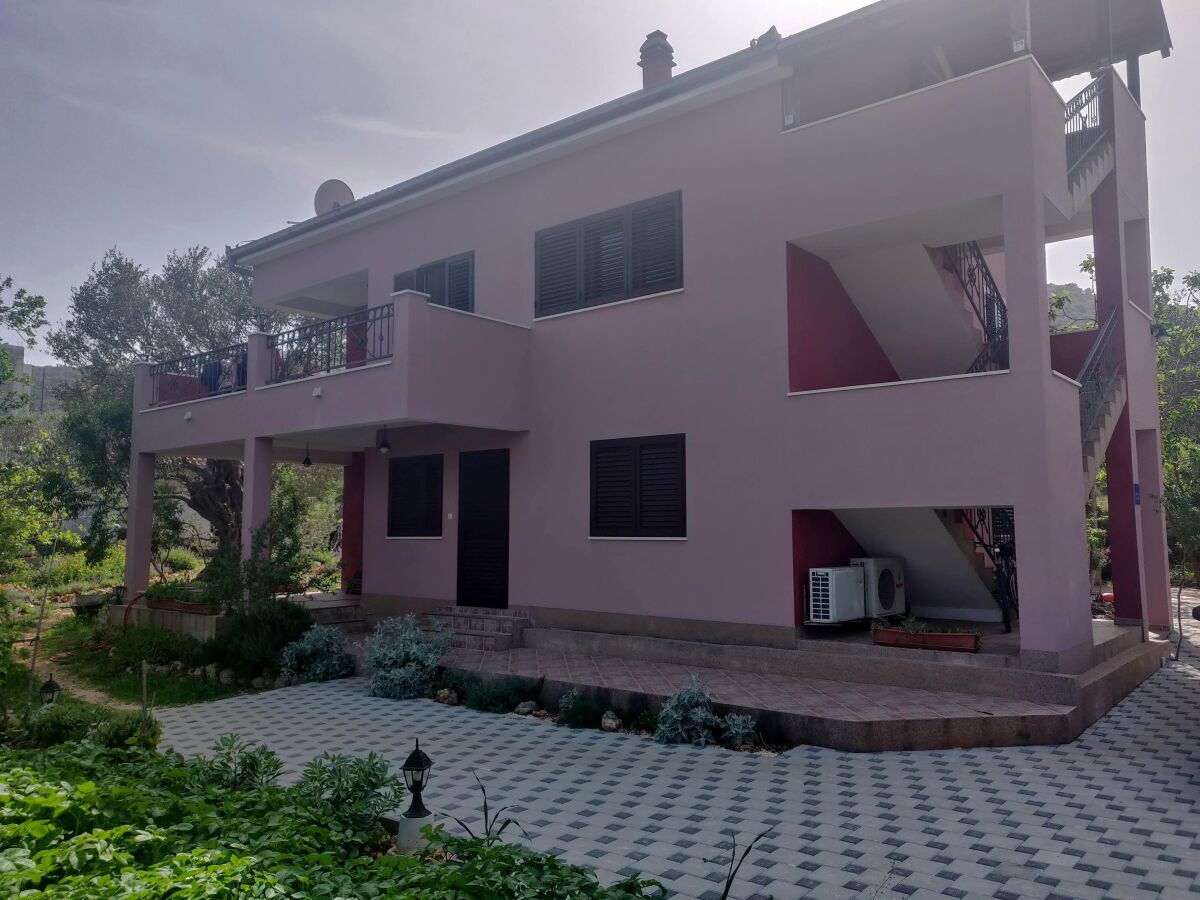 Apartment One bedroom apartment with balcony and sea view Vinišće, Trogir A-17062-b