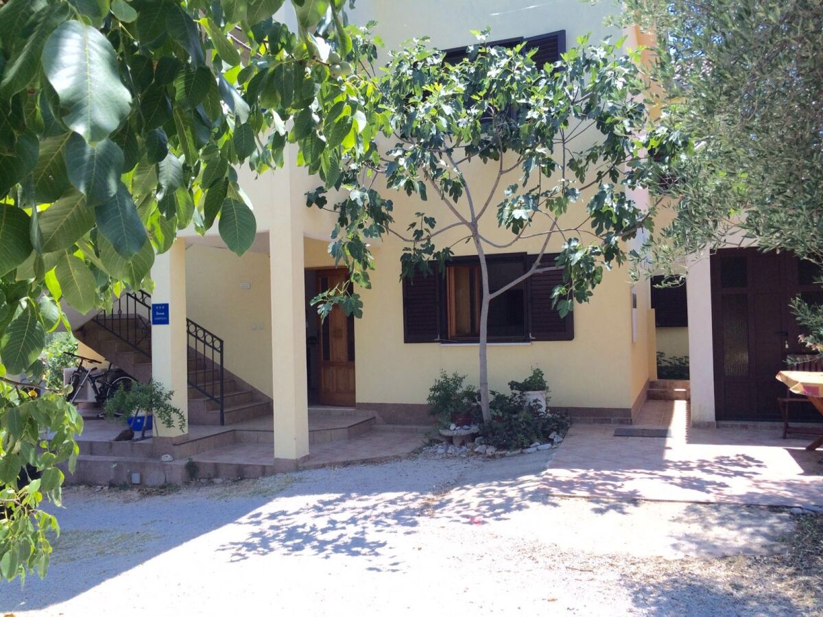 Apartment One bedroom apartment with balcony and sea view Vinišće, Trogir A-17062-b - Outdoor photo 3