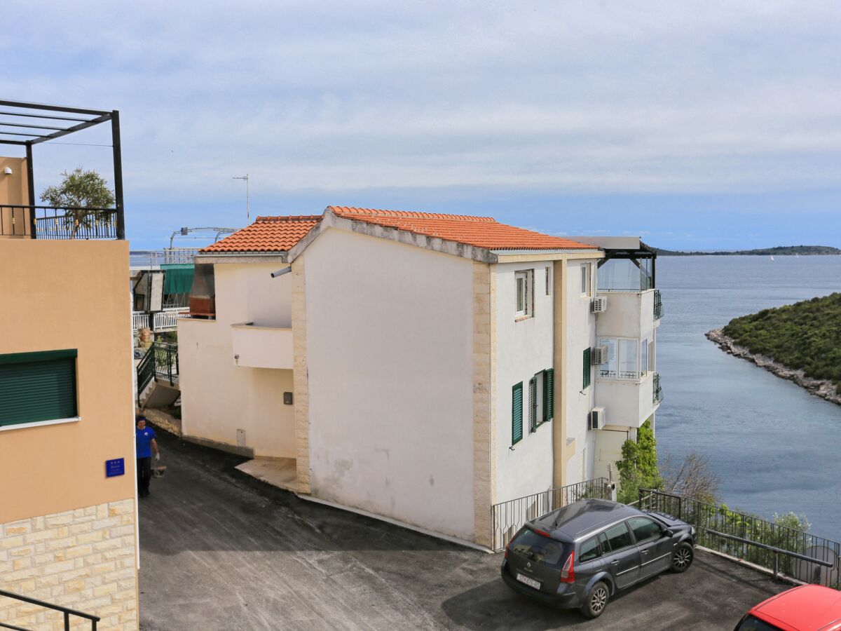 Apartment Two bedroom apartment with terrace and sea view Cove Ljubljeva, Trogir A-17122-c - Outdoor photo 5