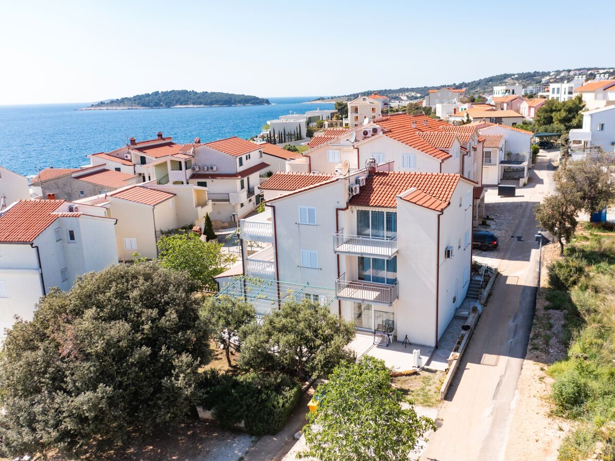 Apartment Two bedroom apartment with terrace and sea view Rogoznica A-17129-d - Outdoor photo 5