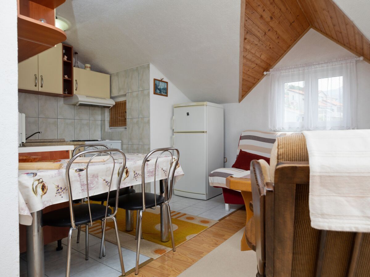 Apartment One bedroom apartment near beach Pisak, Omiš A-15177-c