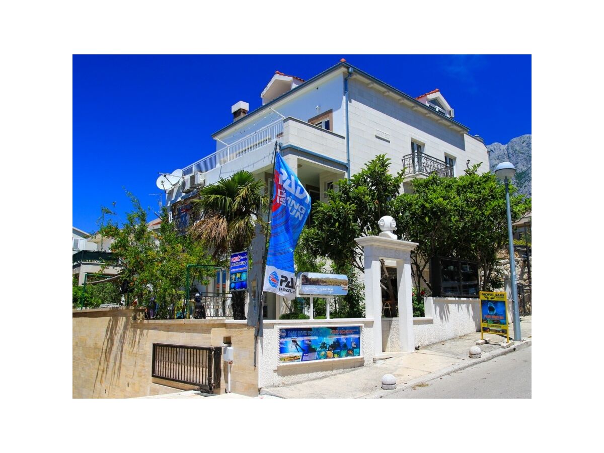 Apartment One bedroom apartment with balcony and sea view Makarska A-15200-a - Outdoor photo 2