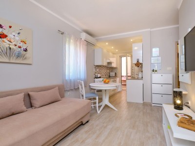 Apartment One bedroom apartment with terrace Mali Lošinj, Lošinj A-15201-a - Outdoor photo 14