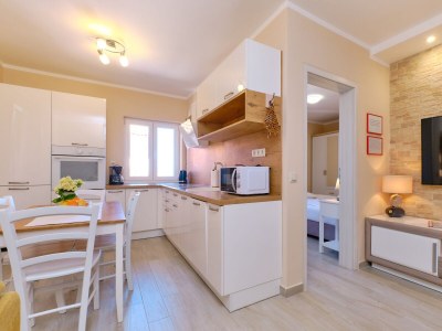 Apartment Two bedroom apartment with terrace Mali Lošinj, Lošinj A-15201-c in Mali Losinj - Apartment