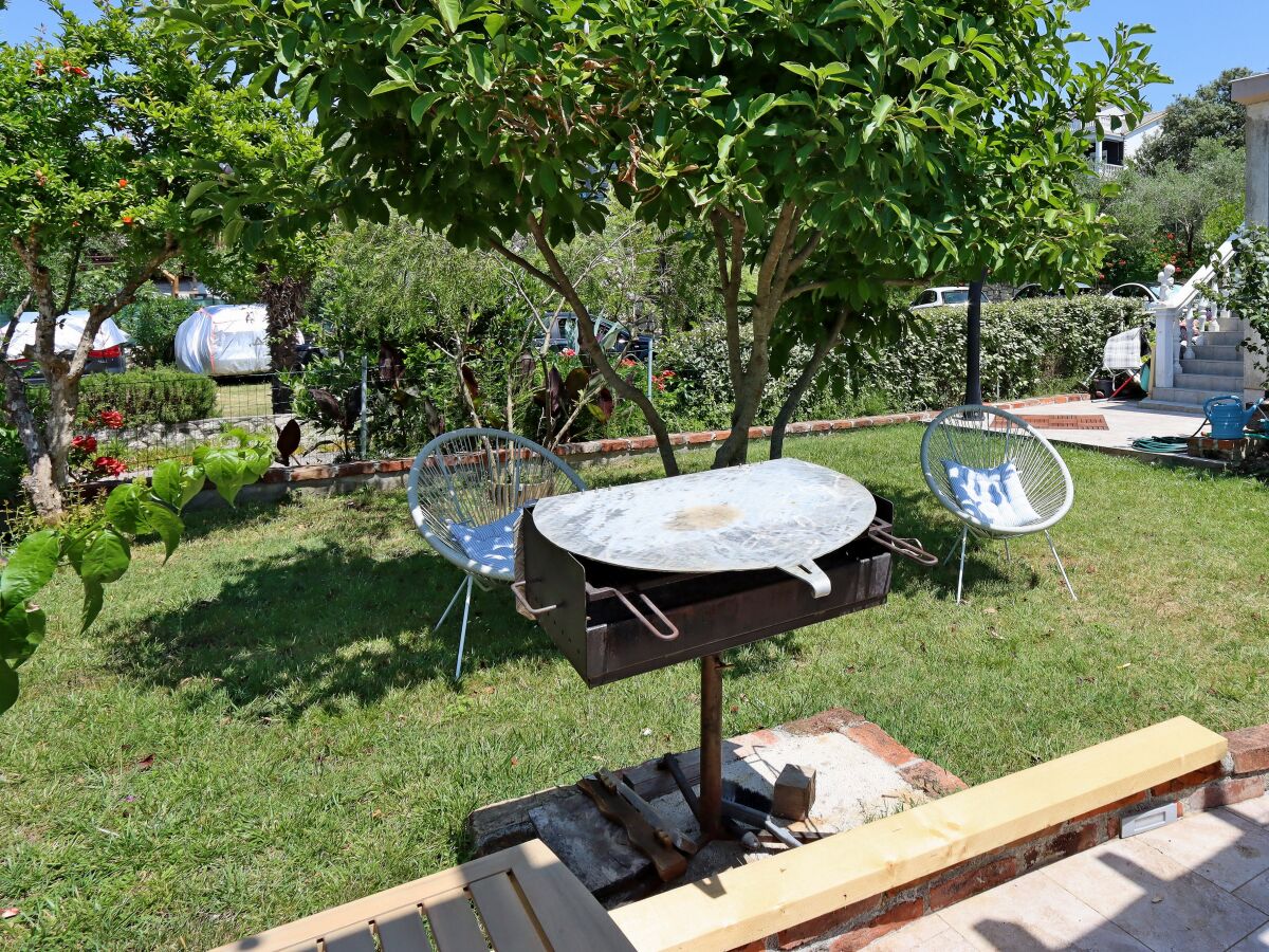 Apartment Two bedroom apartment with terrace Kampor, Rab A-17396-a - Outdoor photo 5