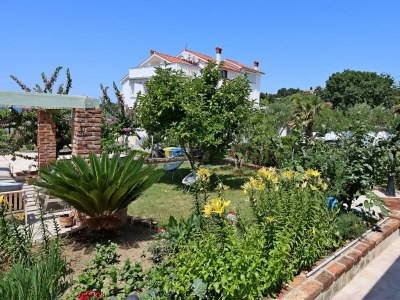 Apartment Two bedroom apartment with terrace Kampor, Rab A-17396-a - Outdoor photo 32