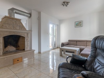 Apartment Three bedroom apartment with balcony and sea view Sutivan, Brač A-15665-a - Outdoor photo 15