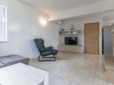 Apartment Three bedroom apartment with balcony and sea view Sutivan, Brač A-15665-a - Outdoor photo 18