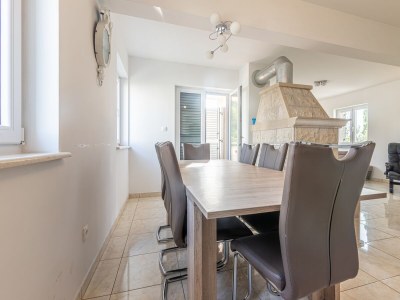 Apartment Three bedroom apartment with balcony and sea view Sutivan, Brač A-15665-a - Outdoor photo 20